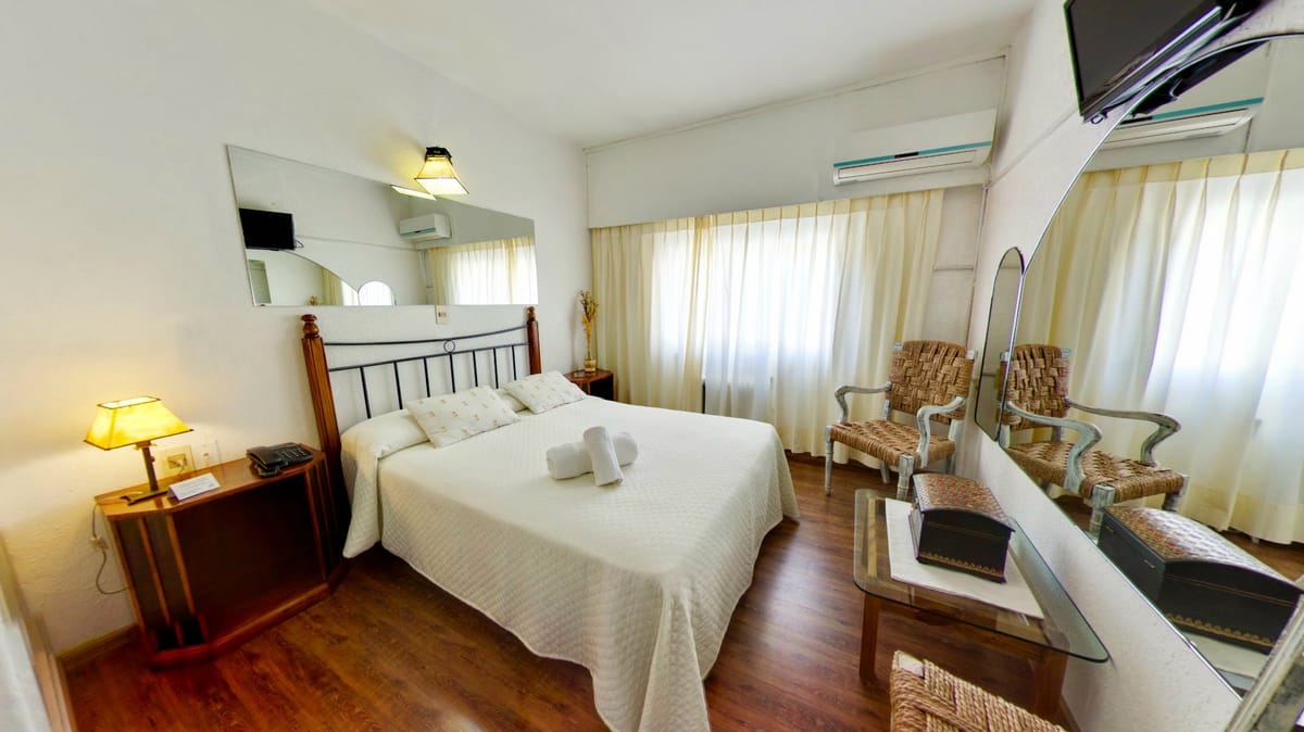 Hotel Bahamas — 5