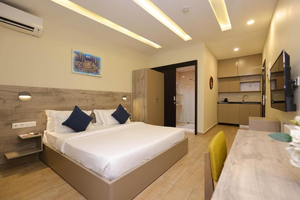 Silver Moon Hotel — 2