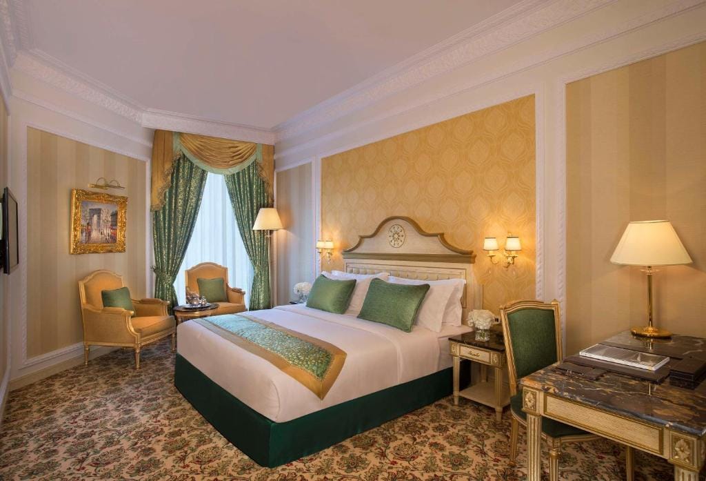 Royal Rose Hotel Abu Dhabi, Curio Collection by Hilton — 2