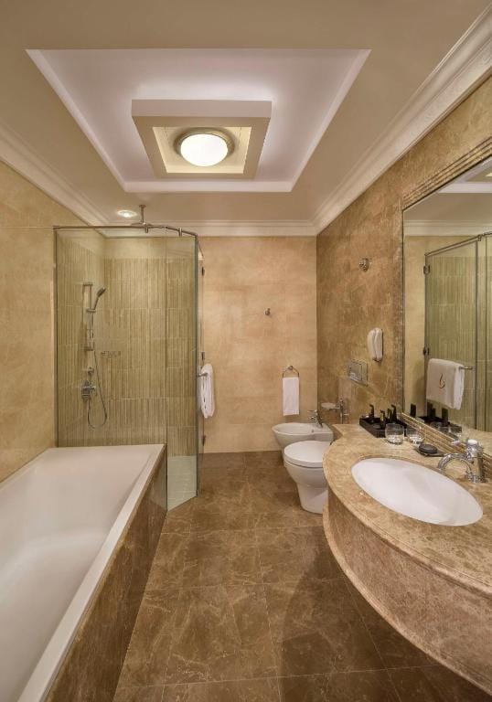 Royal Rose Hotel Abu Dhabi, Curio Collection by Hilton — 3