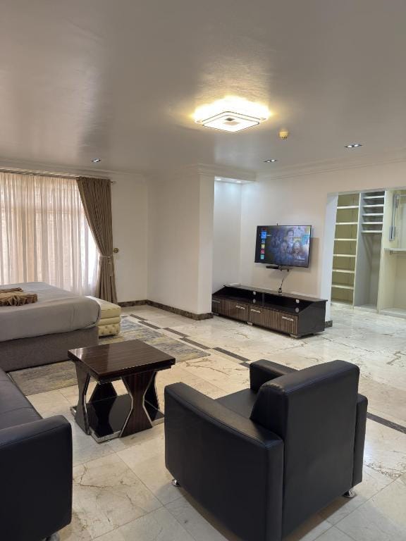 Glovis Suites — 5
