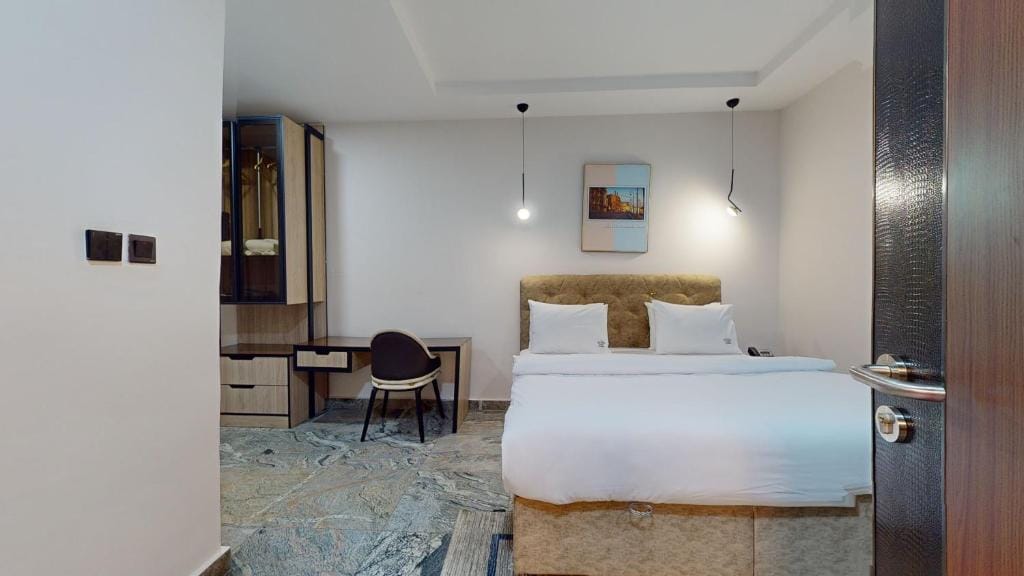 YANNA APARTMENT BY KHALIQUES — 2