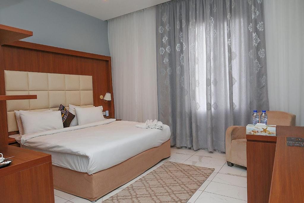 San Marino Hotel — 3