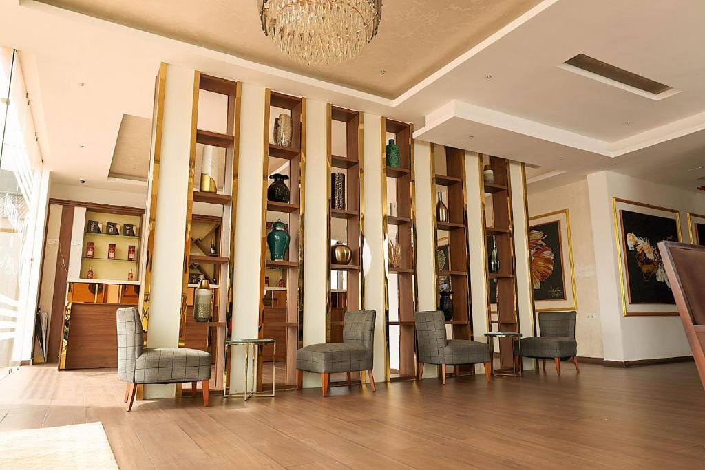 San Marino Hotel — 4