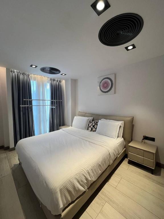 The Diamond In City Luxury Suites By ZENORA Living — 4