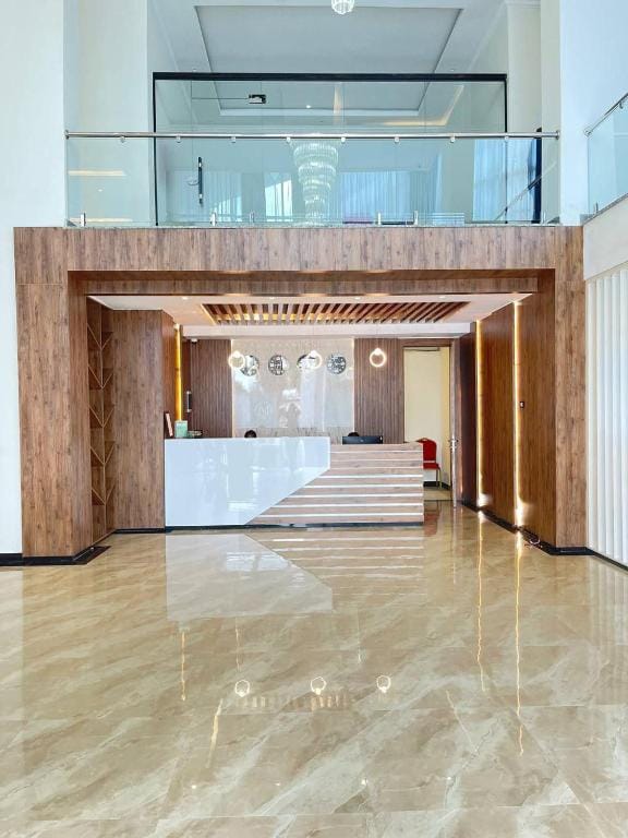Crescent International Hotel — 3
