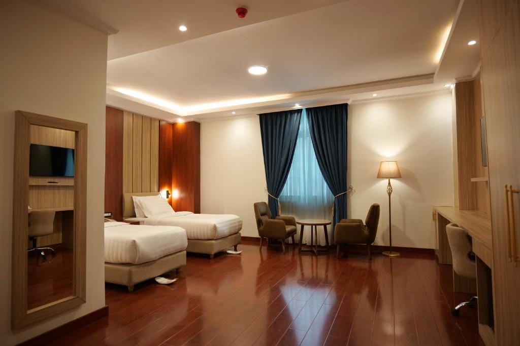 Crescent International Hotel — 4