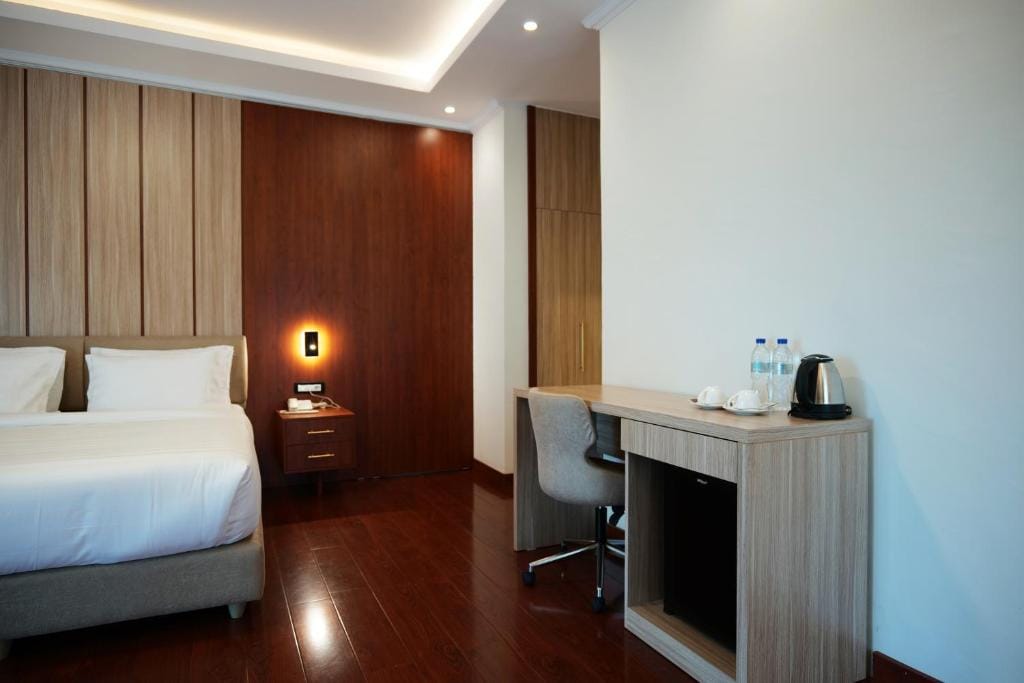 Crescent International Hotel — 5