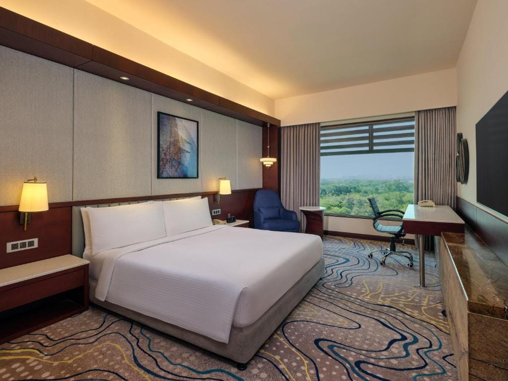 Crowne Plaza Ahmedabad City Centre by IHG — 4