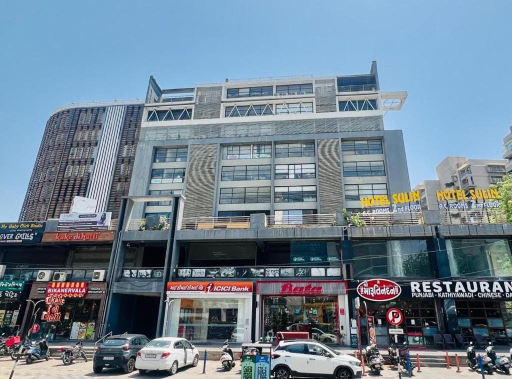 Hotel Sulin Prahladnagar — 1