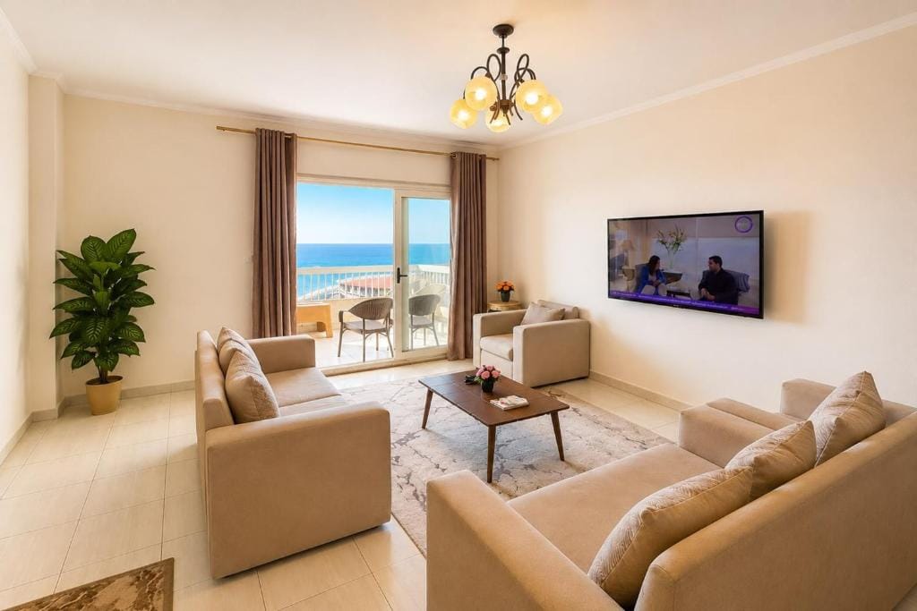 ALEX HOMES - Sidi Gaber Cozy Apartment with Direct Sea View - Families Only — 1