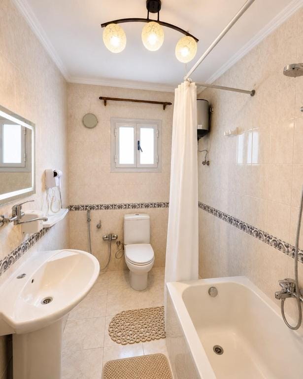 ALEX HOMES - Sidi Gaber Cozy Apartment with Direct Sea View - Families Only — 3