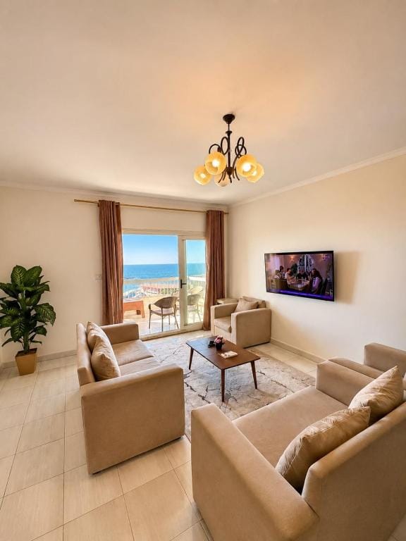 ALEX HOMES - Sidi Gaber Cozy Apartment with Direct Sea View - Families Only — 5