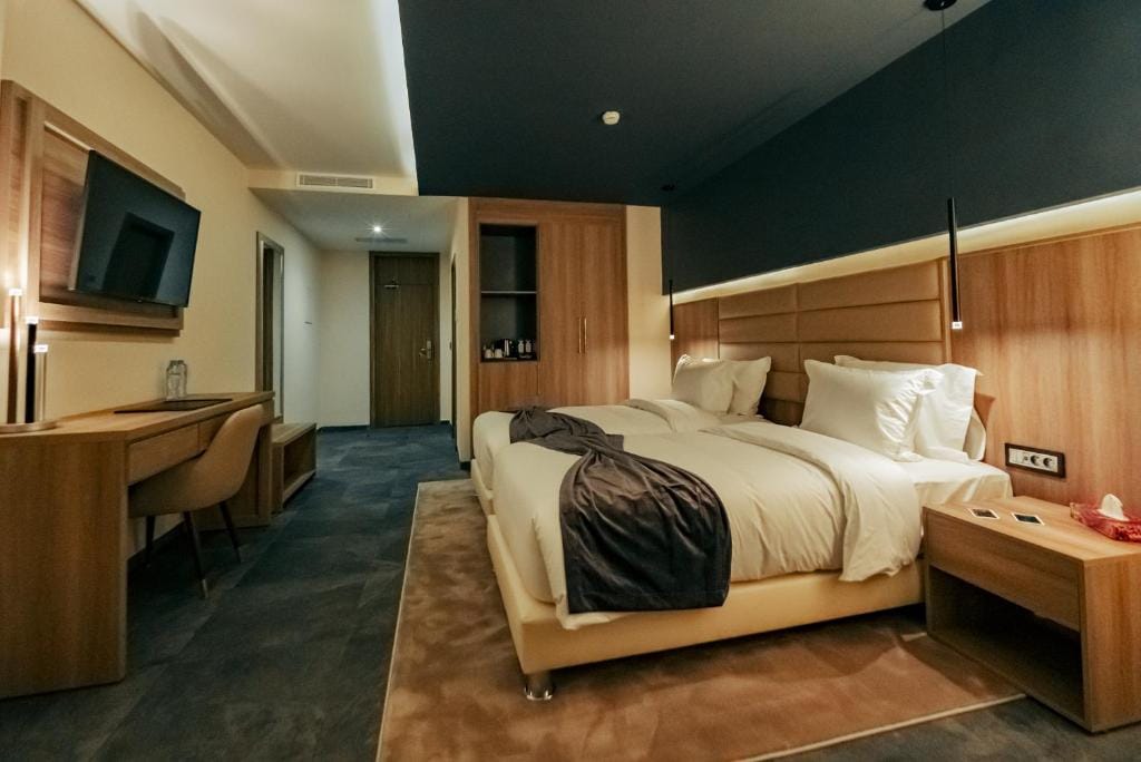 AD HOTEL HYDRA — 2