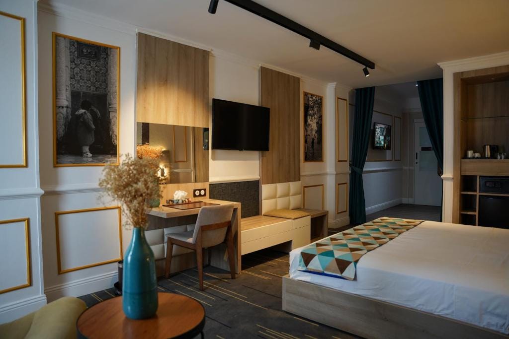 Atlantis Alger Chevalley — 2