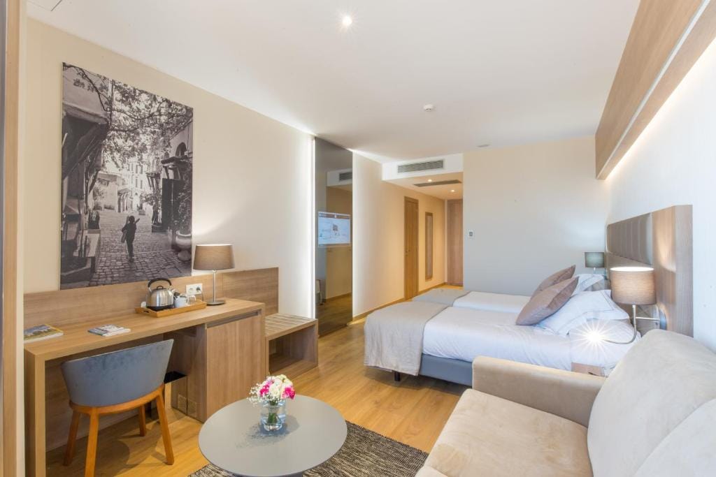 Lamaraz Hotels — 2