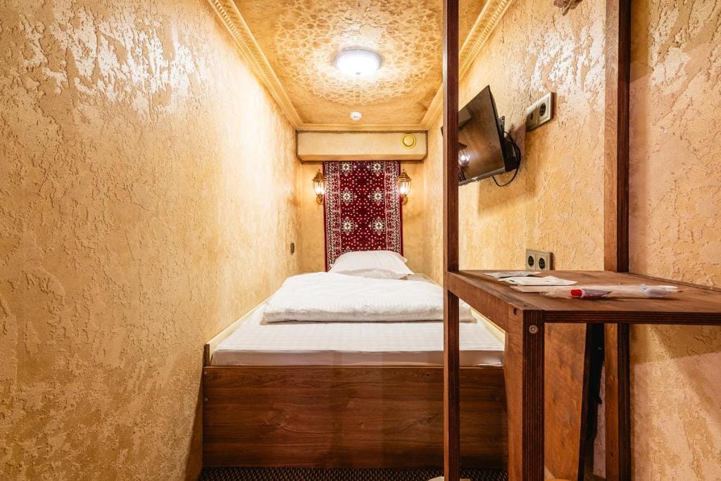 Alladin Capsule Hotel — 5