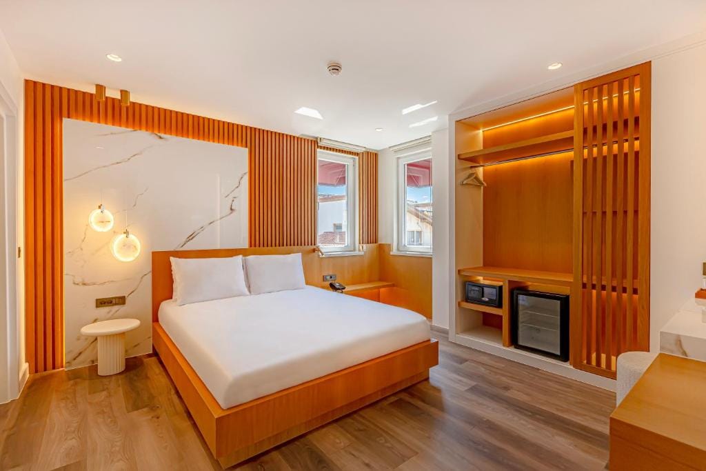Dulcet Hotel — 2