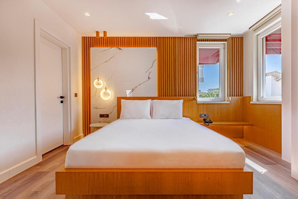 Dulcet Hotel — 3