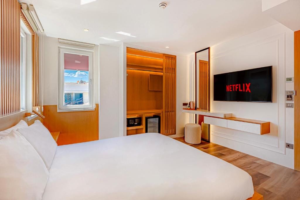 Dulcet Hotel — 4