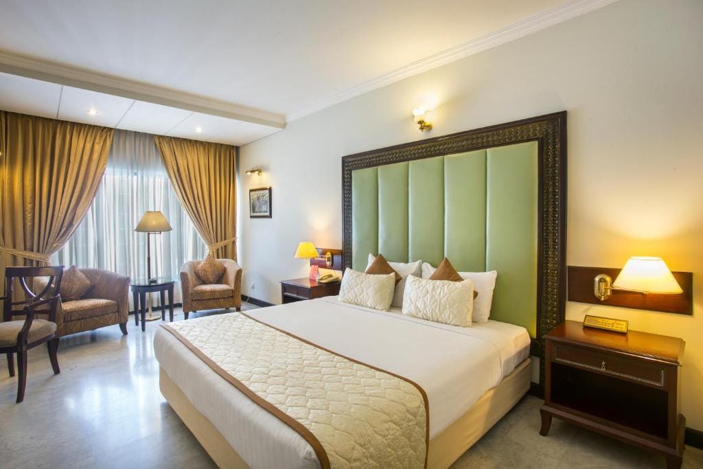 Hotel Sarina — 4