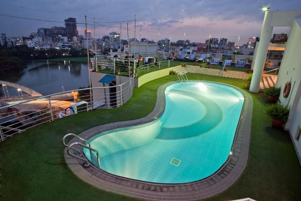 Lakeshore Hotel & Apartments — 4