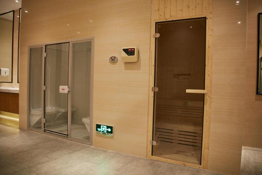 Rising Dragon International Hotel — 3