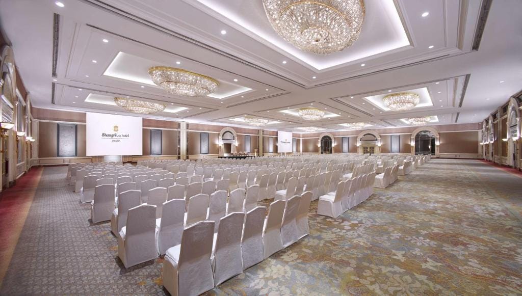 Shangri-La Jakarta — 4