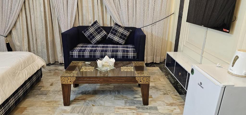 White House Karachi — 4