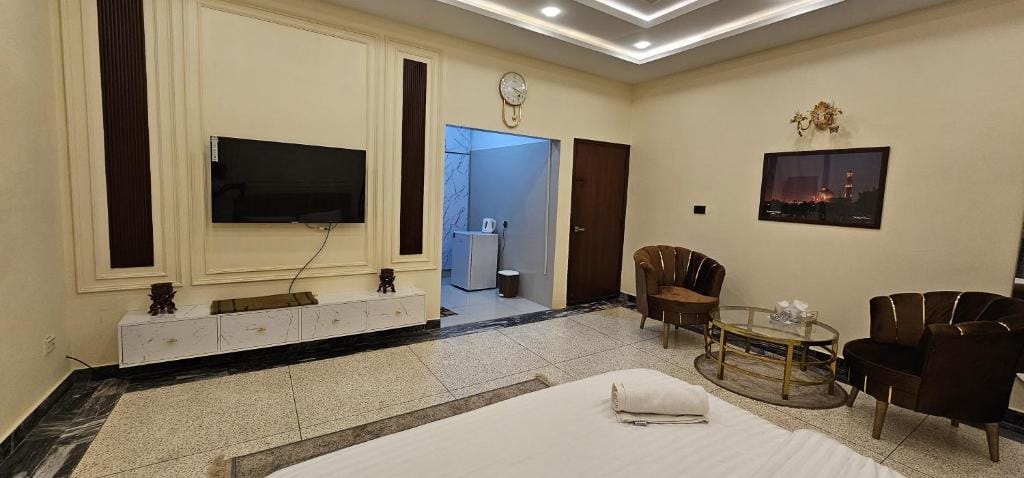 White House Karachi — 5