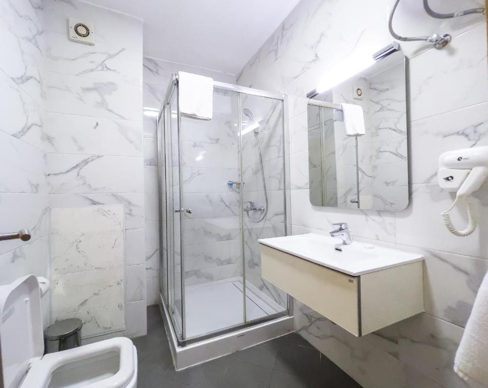 Maroko Bayshore Suites — 3