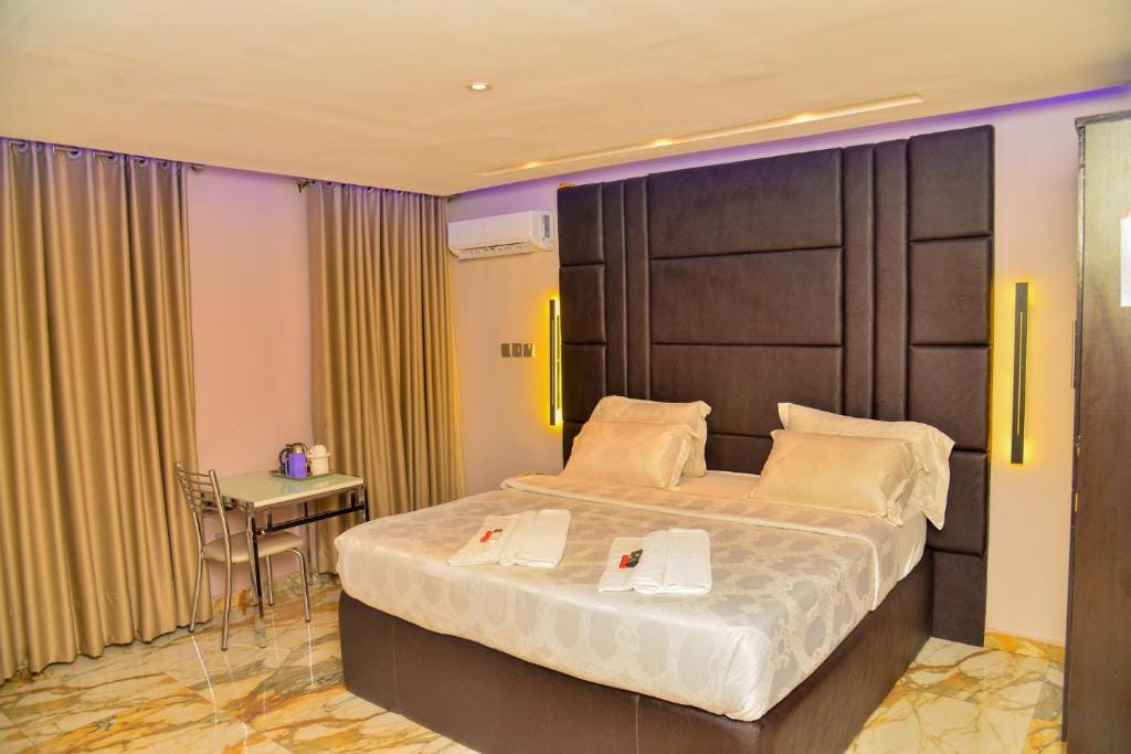 Triple Tee Luxury Hotel & Service Apartments Surulere — 2