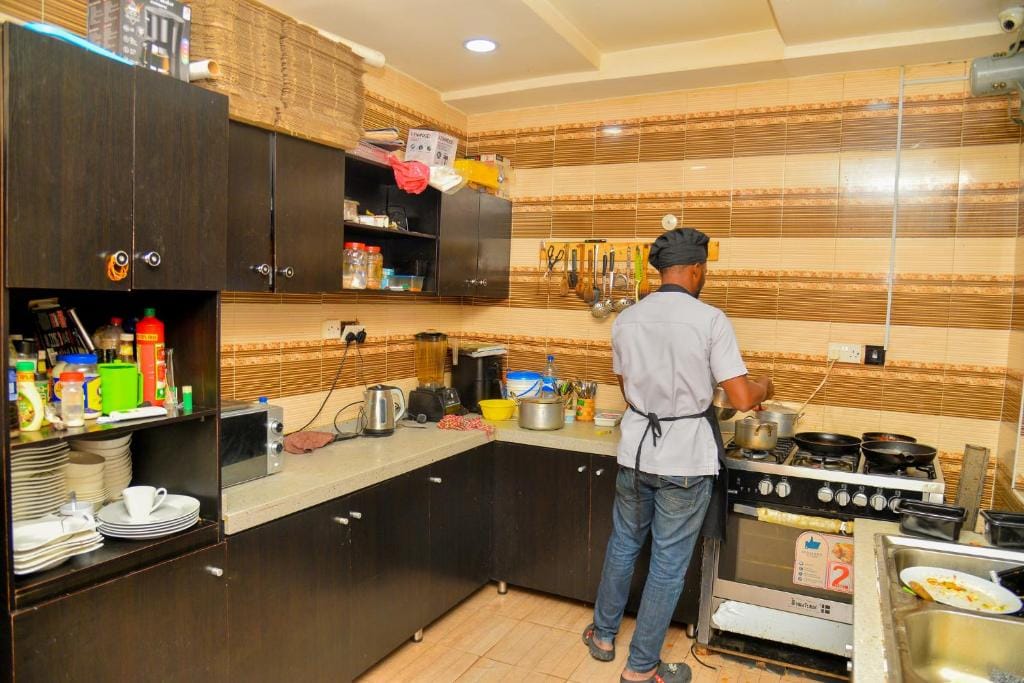 Triple Tee Luxury Hotel & Service Apartments Surulere — 4