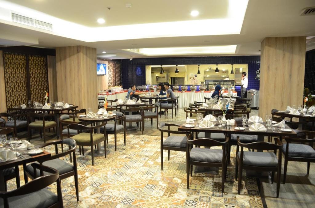 HOTEL dGATES — 4