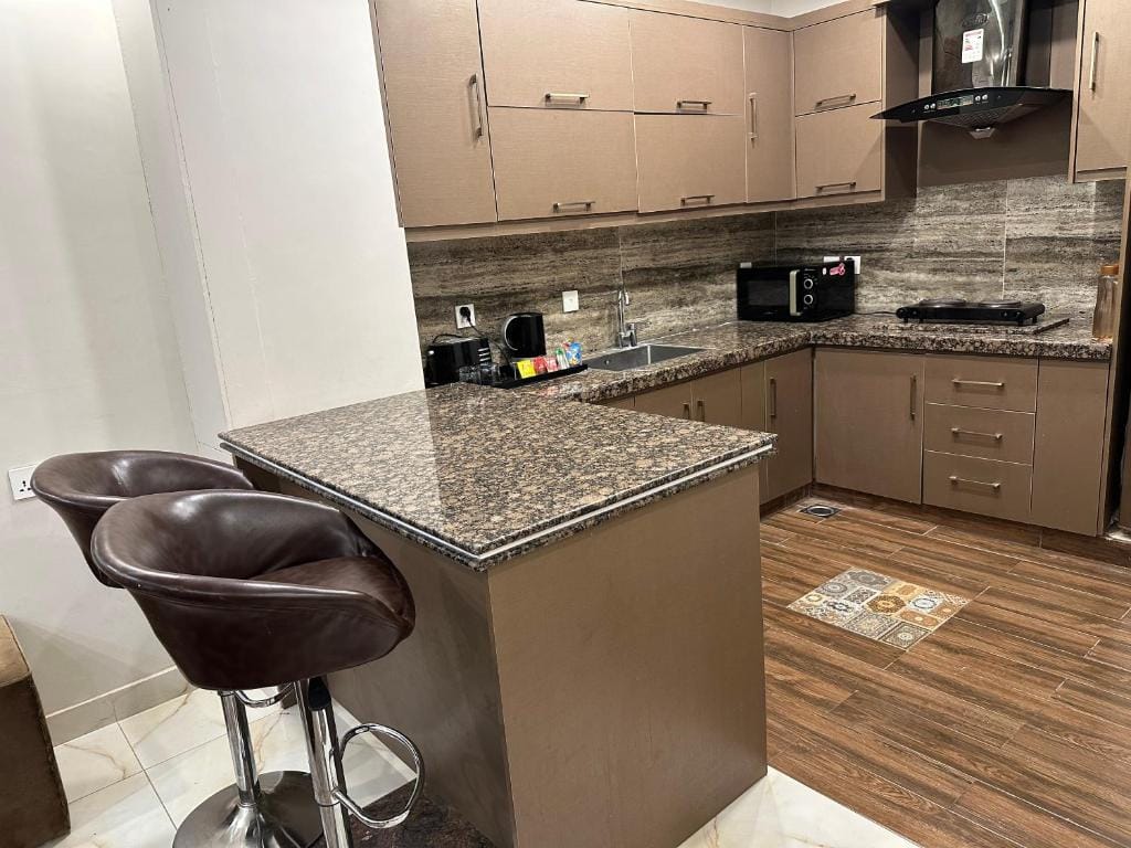 Imperial Suites — 4