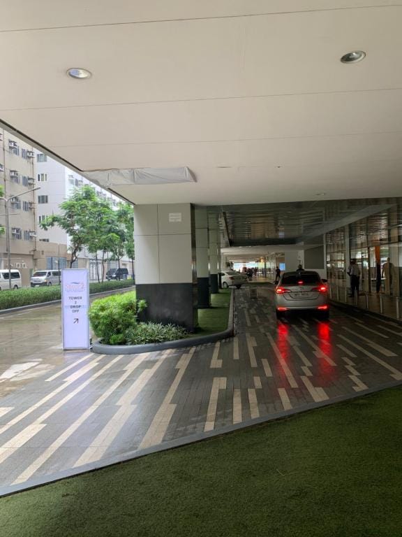 SHORE 2 MOA Staycation T2 U1712 — 4
