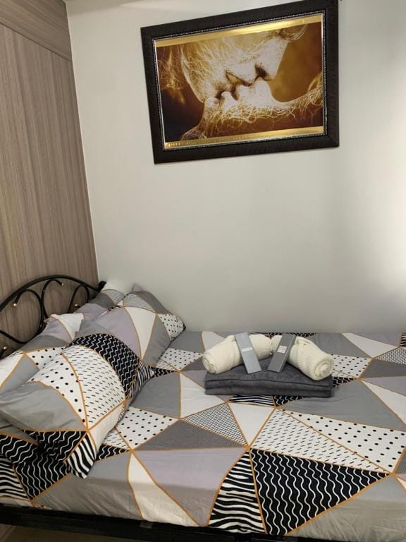 SHORE 2 MOA Staycation T2 U1712 — 5