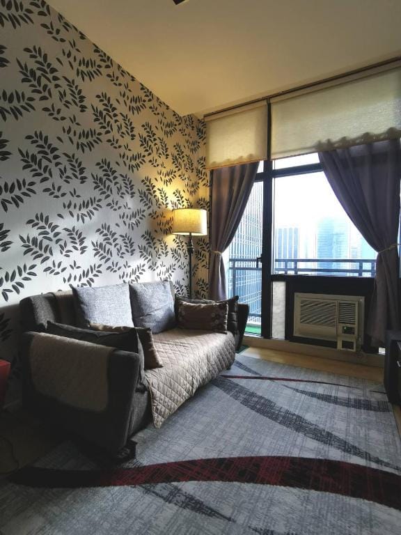 Spacious 1BR APT near Nightlife and Business Center in Makati — 2