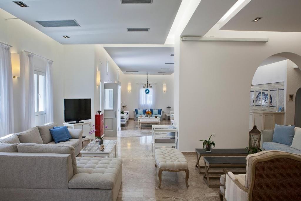 Kamari Hotel — 4