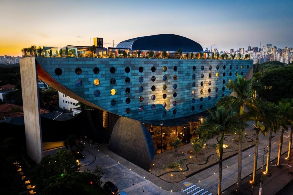Hotel Unique — 1