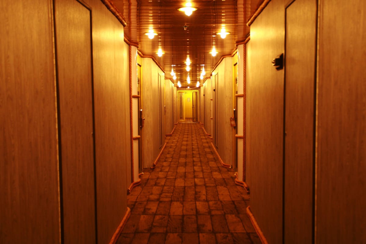 Vintage Luxury Yacht Hotel — 3